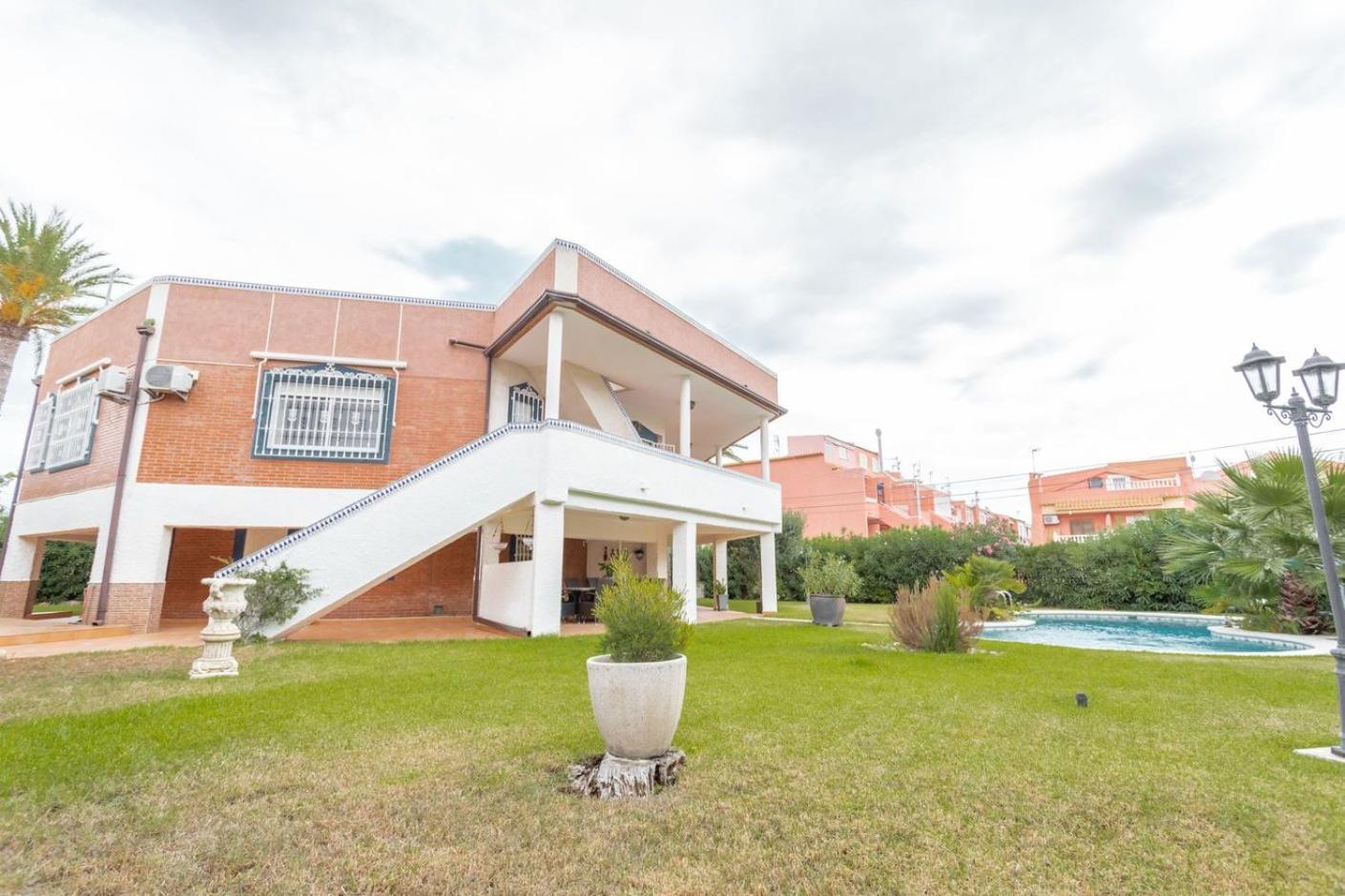 Bed and Breakfast Anna'S Garden Torrevieja Exterior foto